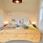 2 Bedroom Flat In Edinburgh